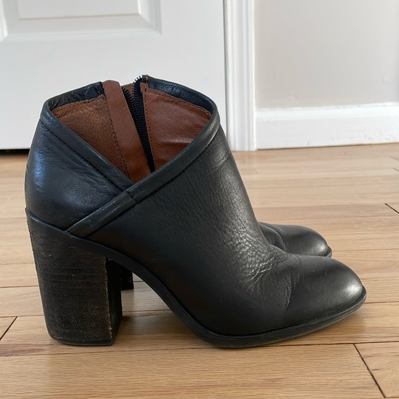 Lucky Brand Shoes - Lucky Brand leather booties